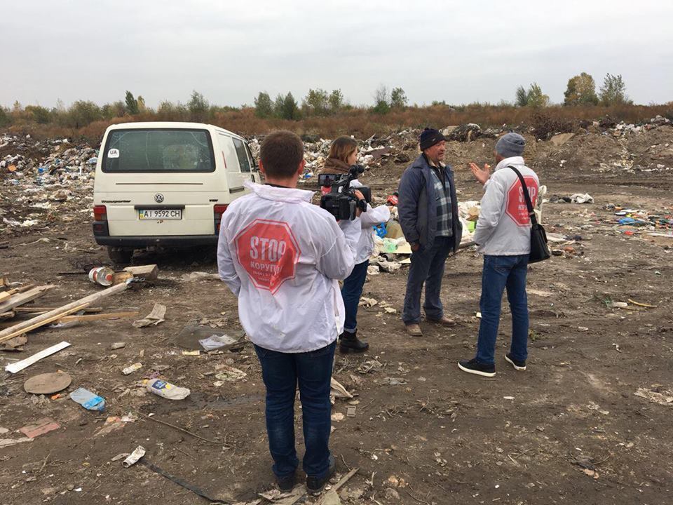 ''СтопКор'' знайшов так званого директора несанкціонованого сміттєзвалища поруч з аеропортом ''Бориспіль''