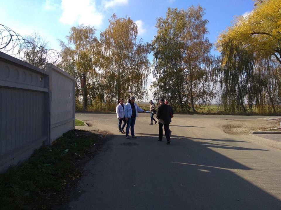 ''СтопКор'' провів чергову акцію протесту під відділом продажів нелегального ЖК у Гатному