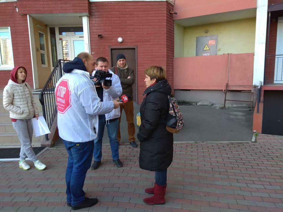 ''СтопКор'' показав, як орендатор на київських Осокорках перетворив будинок на аварійний