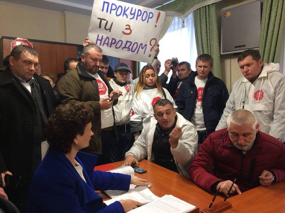 Команда ''Стоп корупції'' з усієї України почала антикорупційний рейд в Умані (ОНОВЛЮЄТЬСЯ)