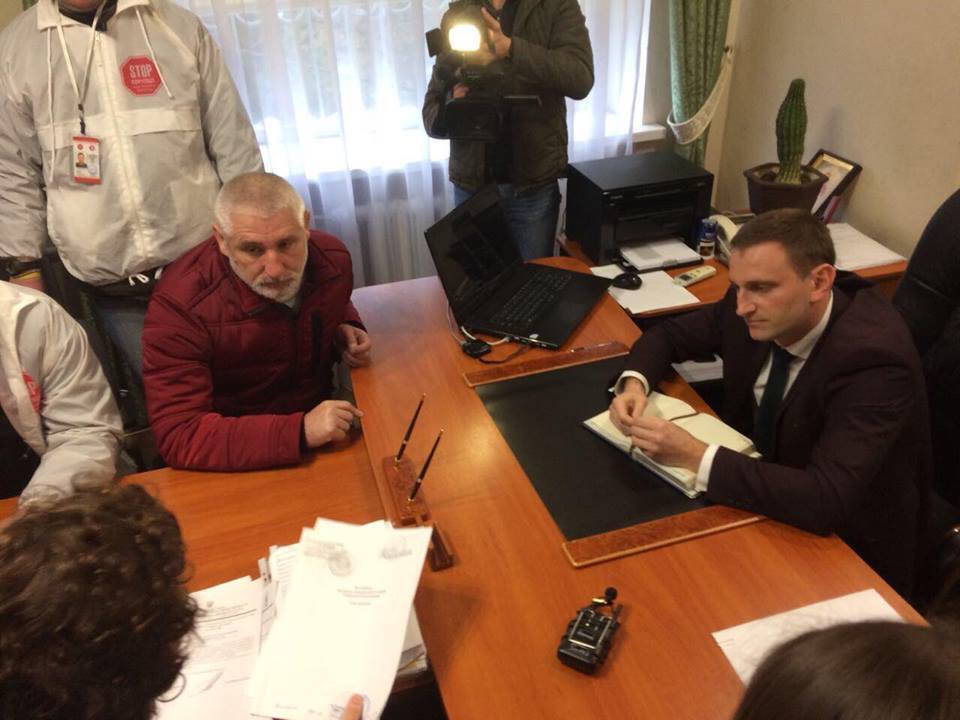 Команда ''Стоп корупції'' з усієї України почала антикорупційний рейд в Умані (ОНОВЛЮЄТЬСЯ)