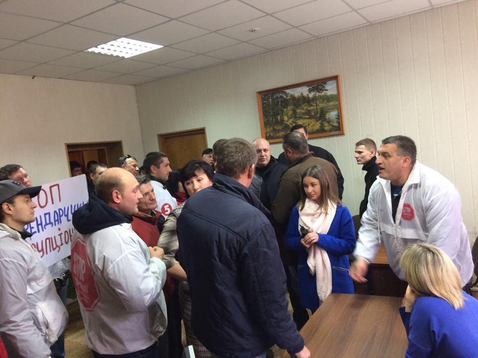 Команда ''Стоп корупції'' з усієї України почала антикорупційний рейд в Умані (ОНОВЛЮЄТЬСЯ)