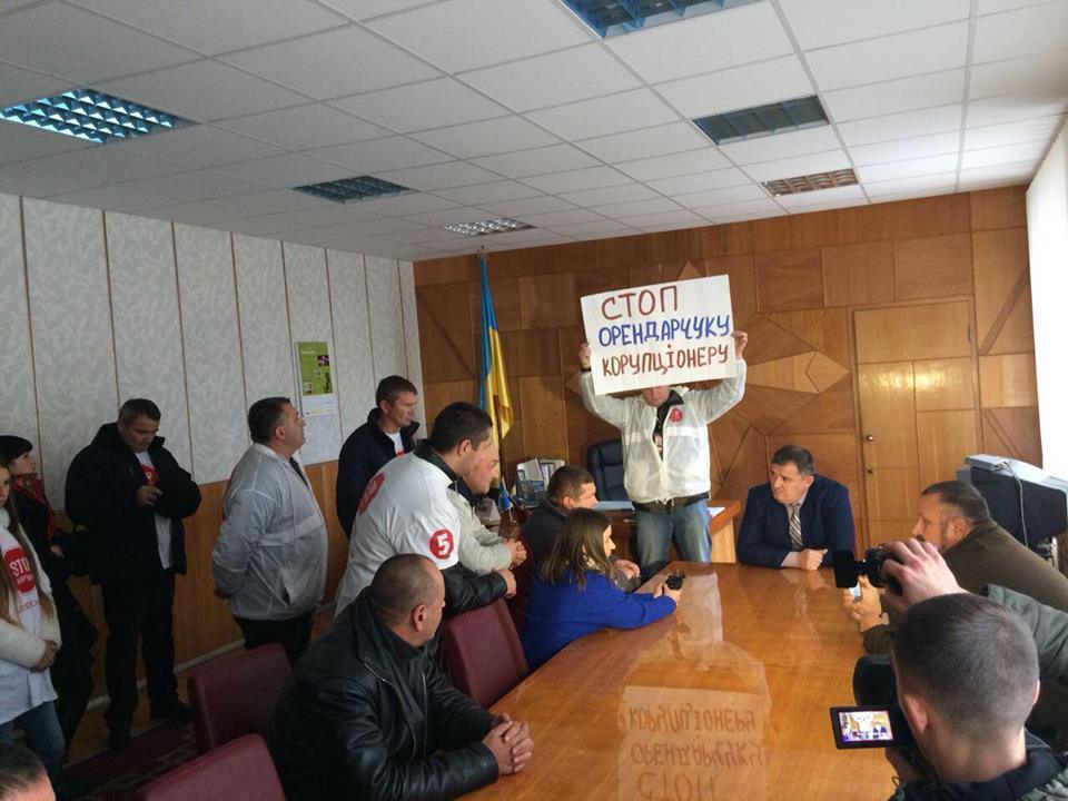 Команда ''Стоп корупції'' з усієї України почала антикорупційний рейд в Умані (ОНОВЛЮЄТЬСЯ)