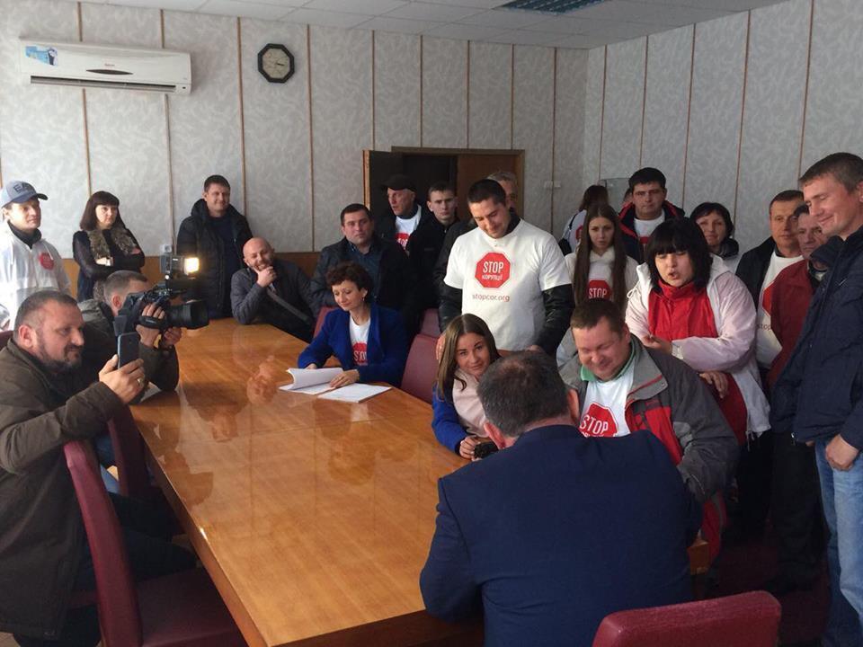 Команда ''Стоп корупції'' з усієї України почала антикорупційний рейд в Умані (ОНОВЛЮЄТЬСЯ)