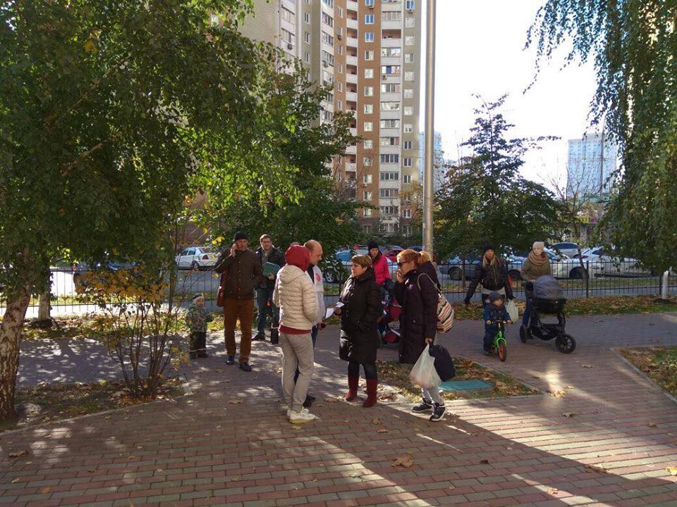 ''СтопКор'' показав, як орендатор на київських Осокорках перетворив будинок на аварійний