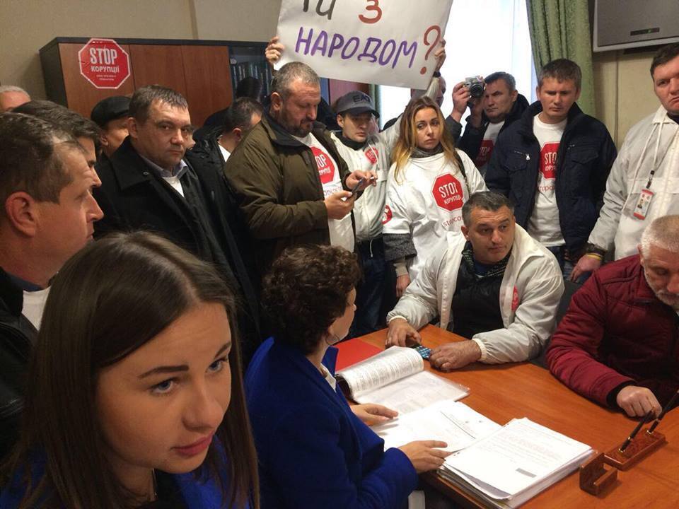 ''СтопКор'' нагрянув до керівника уманської місцевої прокуратури через затягування розслідування гучних справ у місті