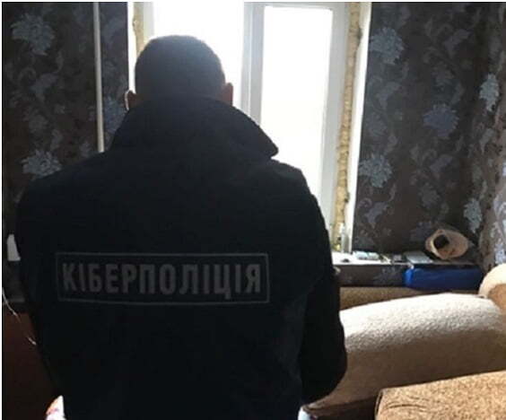 У Києві викрито чоловіка у незаконній ретрансляції телеканалів