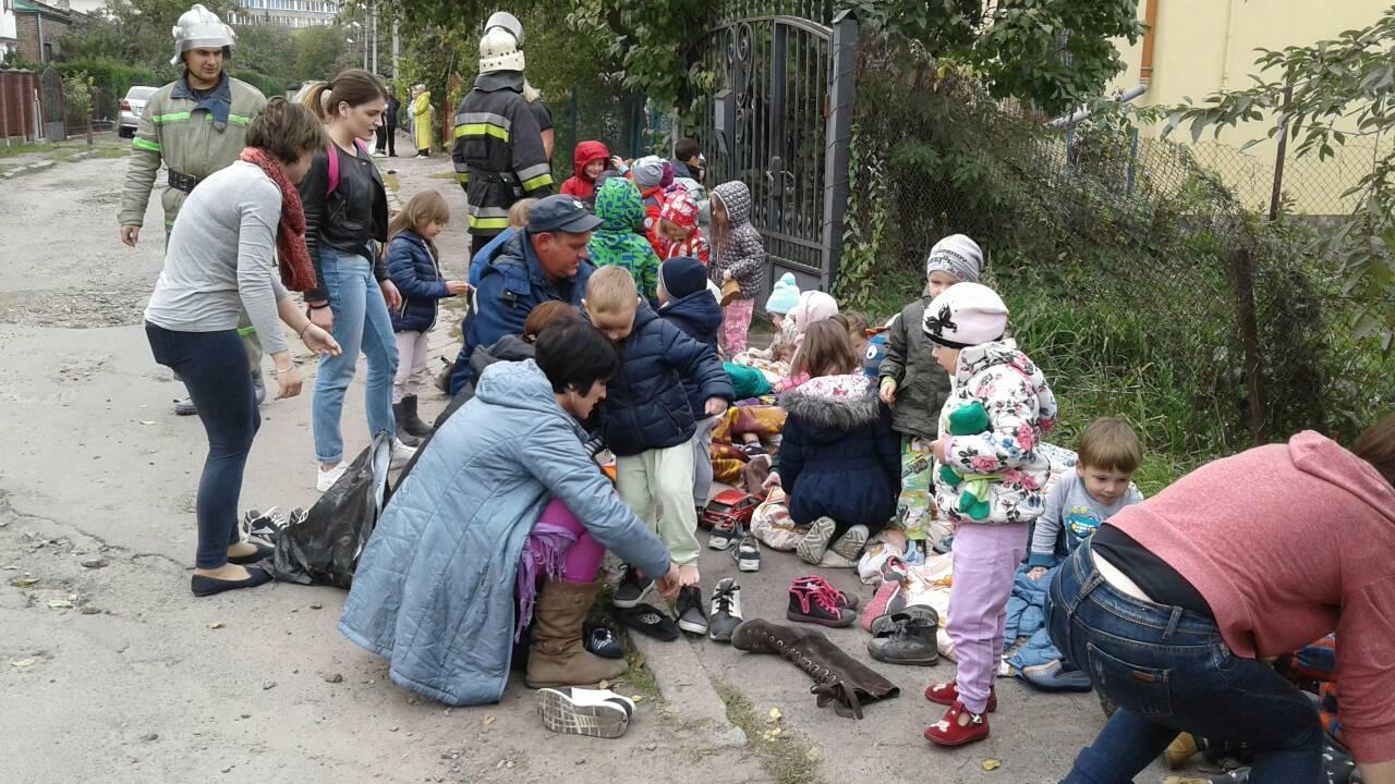 У Львові горів дитячий сад: рятувальники евакуювали сорок малюків