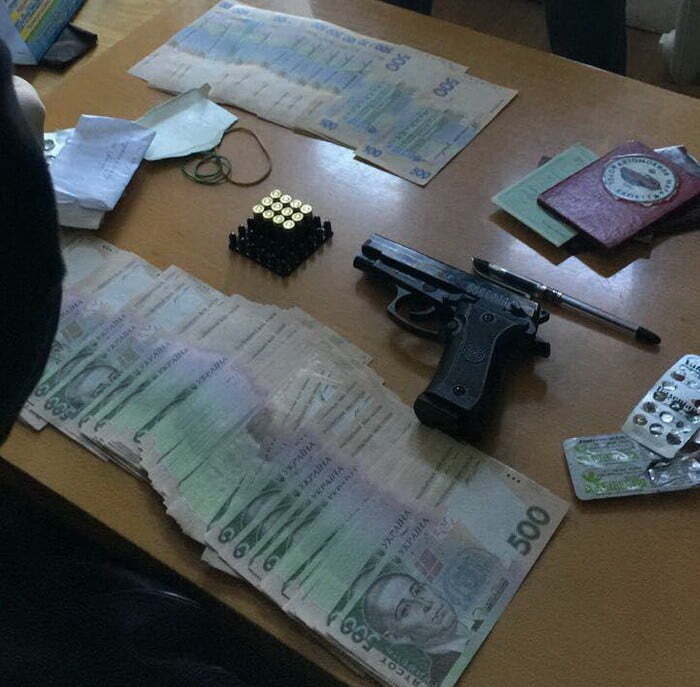 СБУ викрила на хабарах двох посадовців у районі проведення АТО