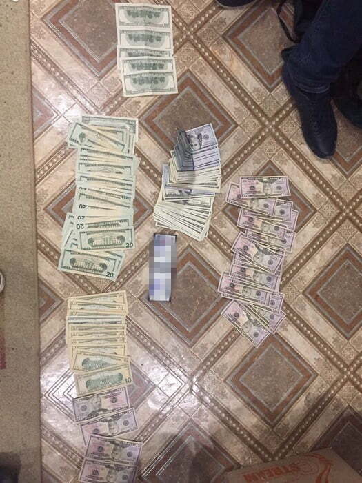 Корупційний скандал: головний інспектор митного поста ''Херсон-порт'' попався на хабарі