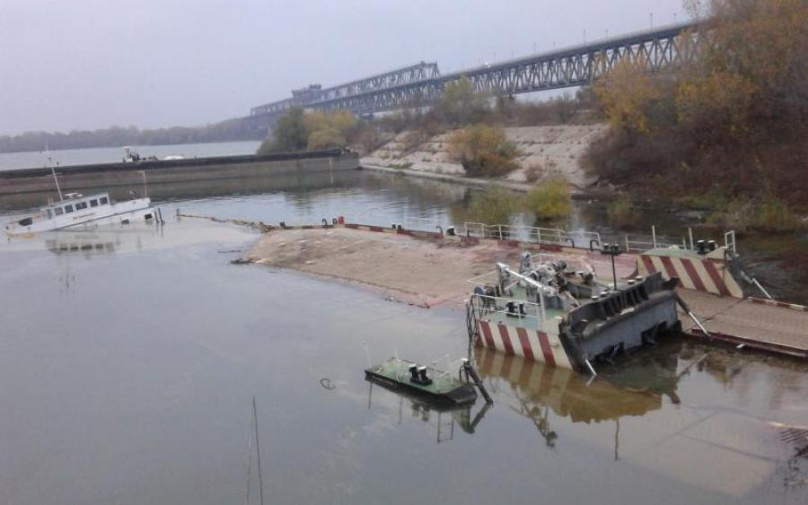 По Каховському водосховищу розлилася величезна нафтова пляма