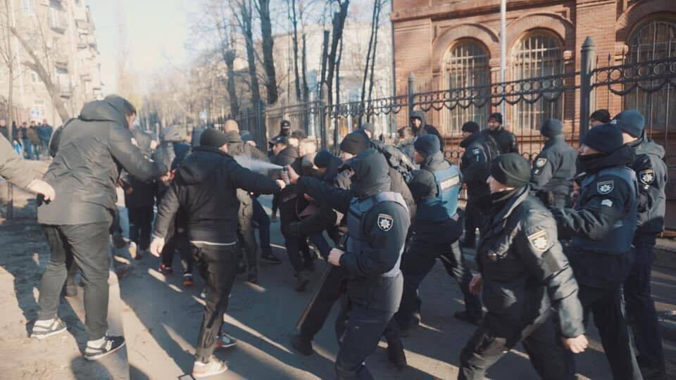 У Харкові група людей розтрощила знімальний майданчик російсько-української компанії