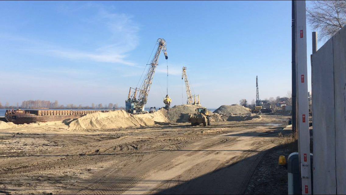 ''СтопКор'' викрив піщаних нелегалів, які відновили видобуток піску у Трипіллі на Київщині