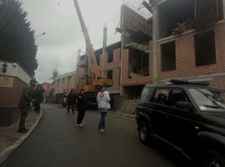 Після звернення ''СтопКору'' на незаконному будівництві на Печерську у Києві можуть вилучити будівельну техніку
