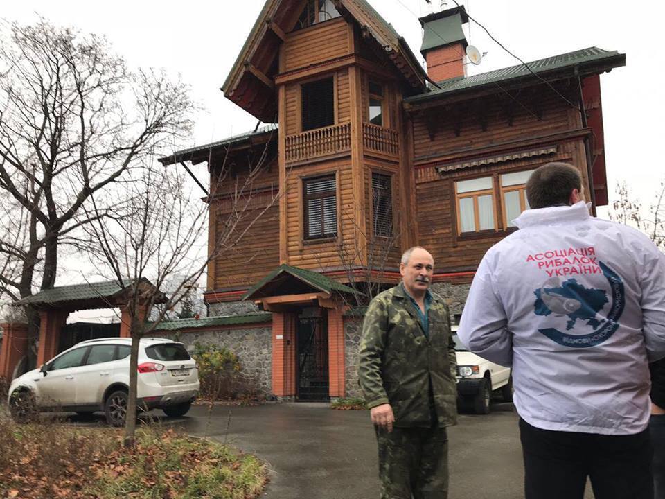 ''СтопКор'' спільно з Асоціацією рибалок України добивається демонтажу незаконного паркану рейдерки Софієнко на Осокорках