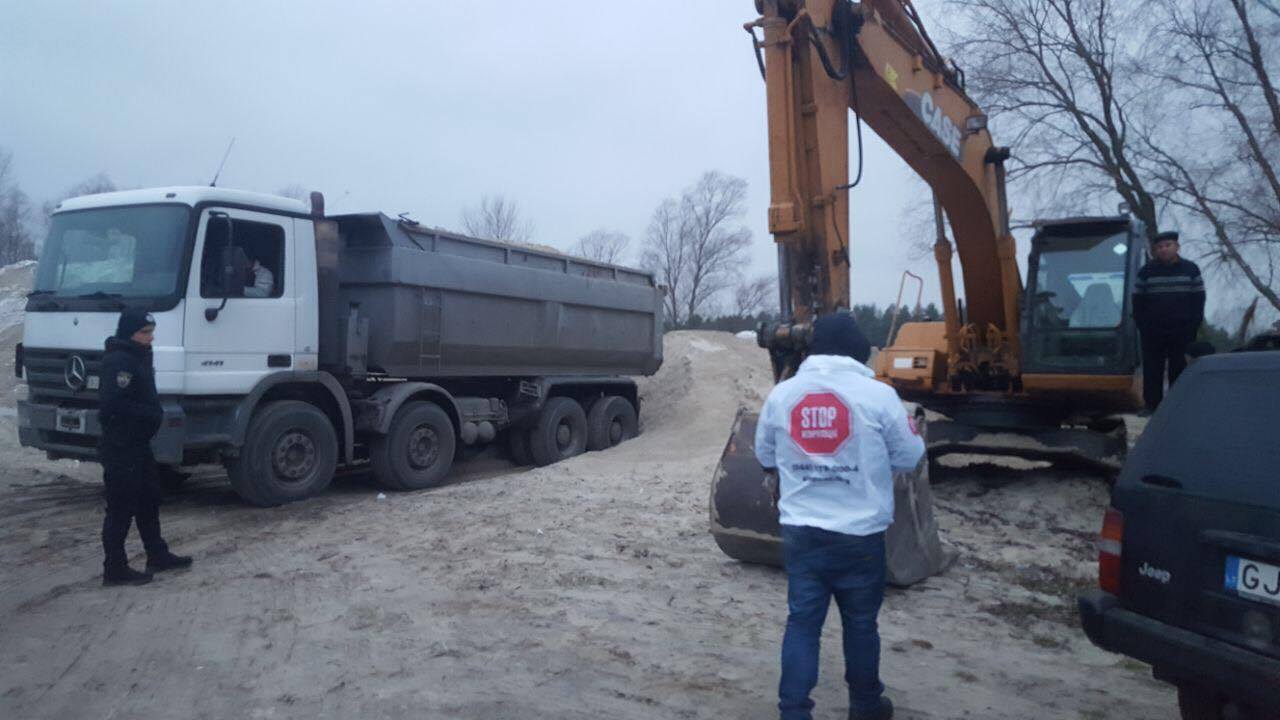 ''СтопКор'' викрив точку незаконного складування піску у селі Рожни на Київщині