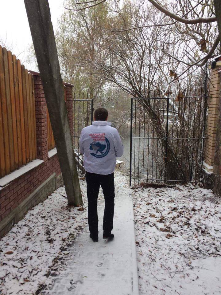 ''СтопКор'' звернувся до департаменту з питань благоустрою КМДА через закритий прохід до озера на Осокорках