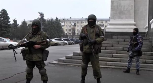 ''Військовий переворот'' у Луганську: бойовики оточили центр міста та звозять бронетехніку