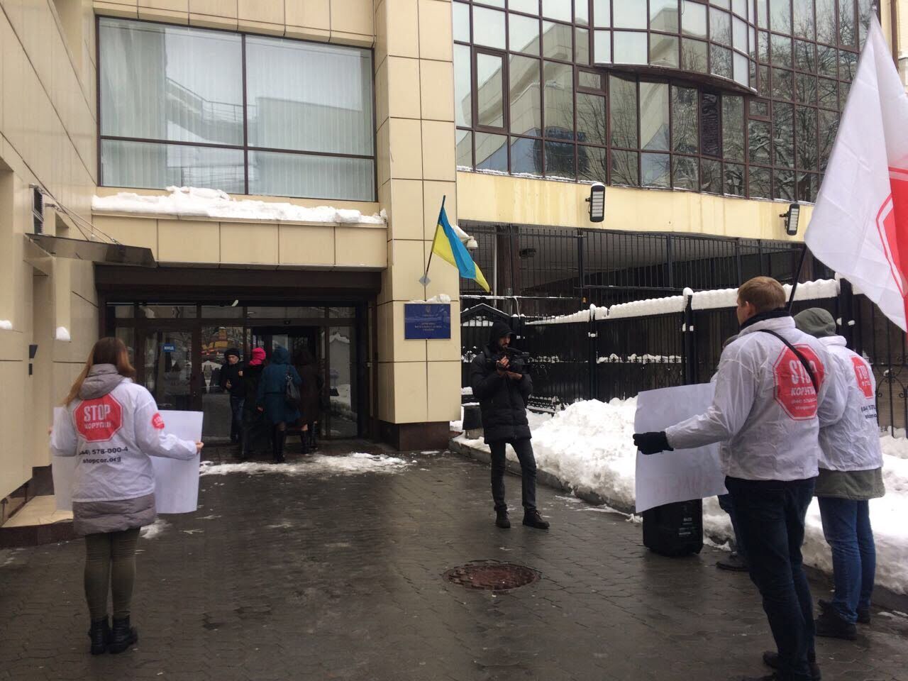 ''СтопКор'' пікетував ДФС через ігнорування фіскалами справи податкової боржниці Лесі Софієнко