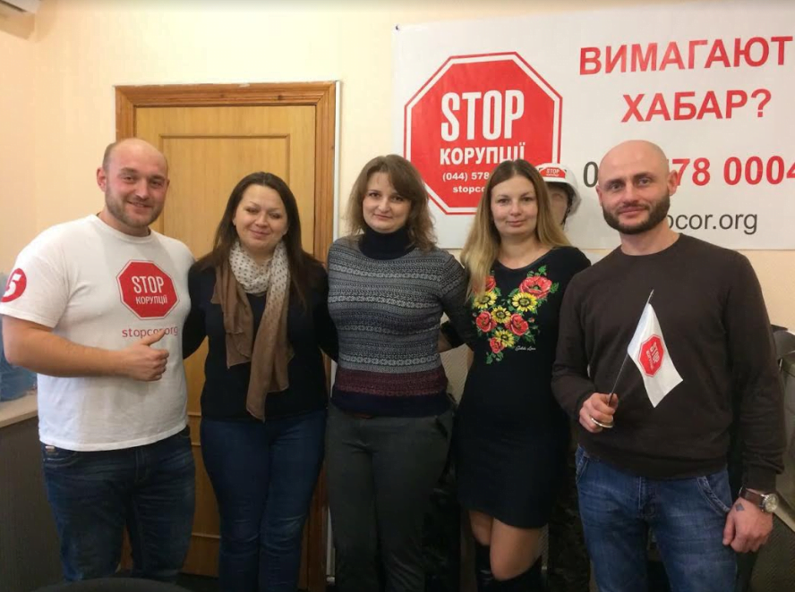 Жителі столичного гуртожитку, яким ''СтопКор'' допоміг відстояти своє житло, віддячили активістам