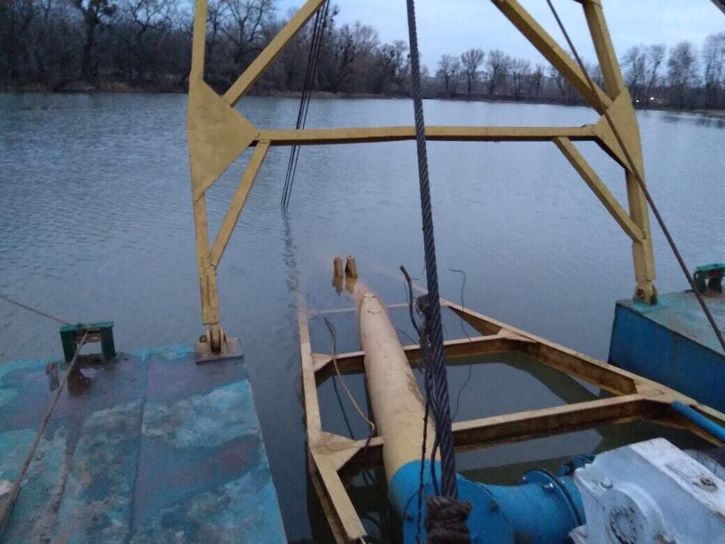 Після звернення ''СтопКору'' поліція опечатала земснаряд піщаних браконьєрів з озера Миколайчик у Києві