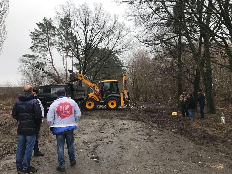 ''СтопКор'' провів суботник з прибирання львівського сміття під Борисполем