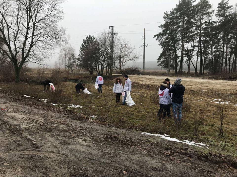 ''СтопКор'' провів суботник з прибирання львівського сміття під Борисполем