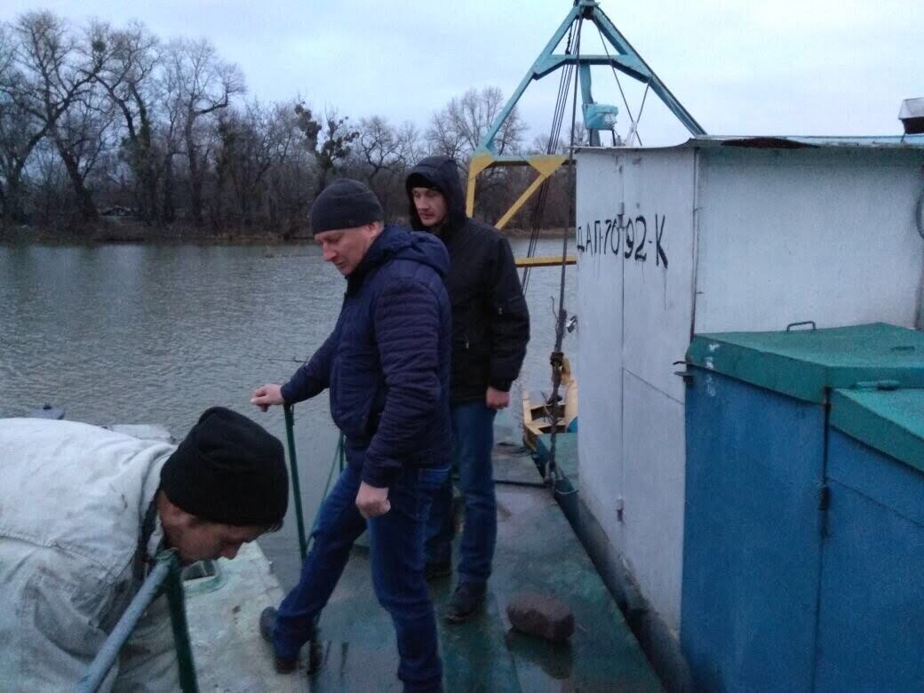 Після звернення ''СтопКору'' поліція опечатала земснаряд піщаних браконьєрів з озера Миколайчик у Києві