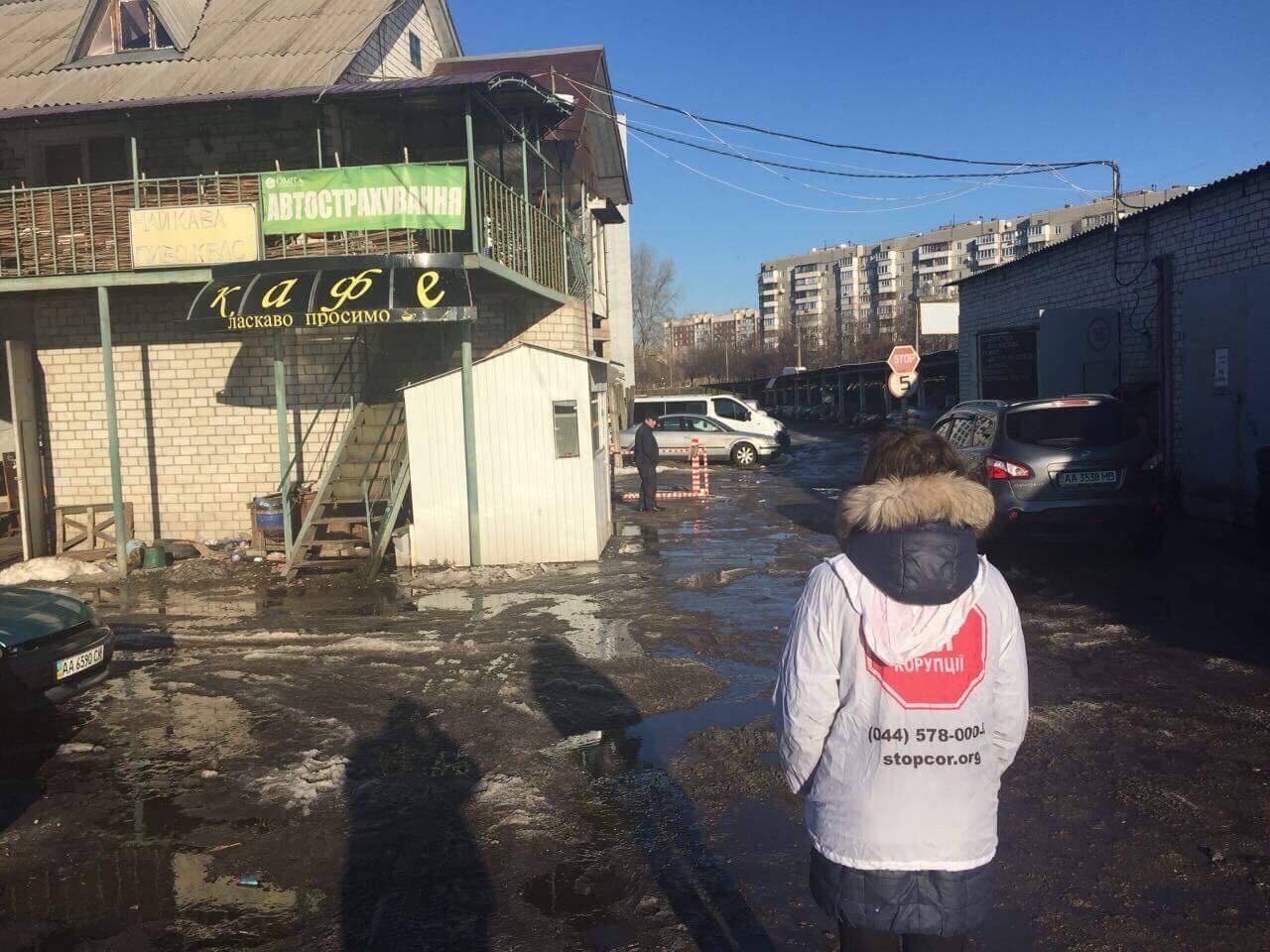 ''СтопКор'' викрив нелегальне СТО на столичній Троєщині