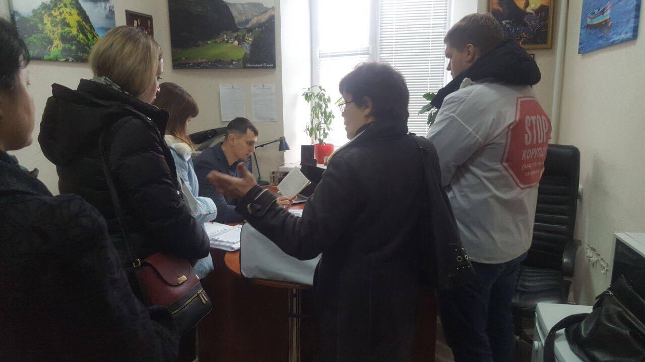 У поліції Подільського району столиці після звернення ''СтопКору'' зацікавились незаконним СТО на Київській троєщині