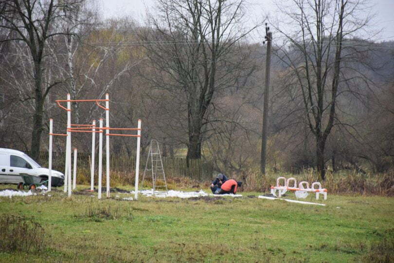 На Житомирщині ''СтопКор'' дізнався, як міська рада розтринькала бюджетні кошти на встановлення спортмайданчика