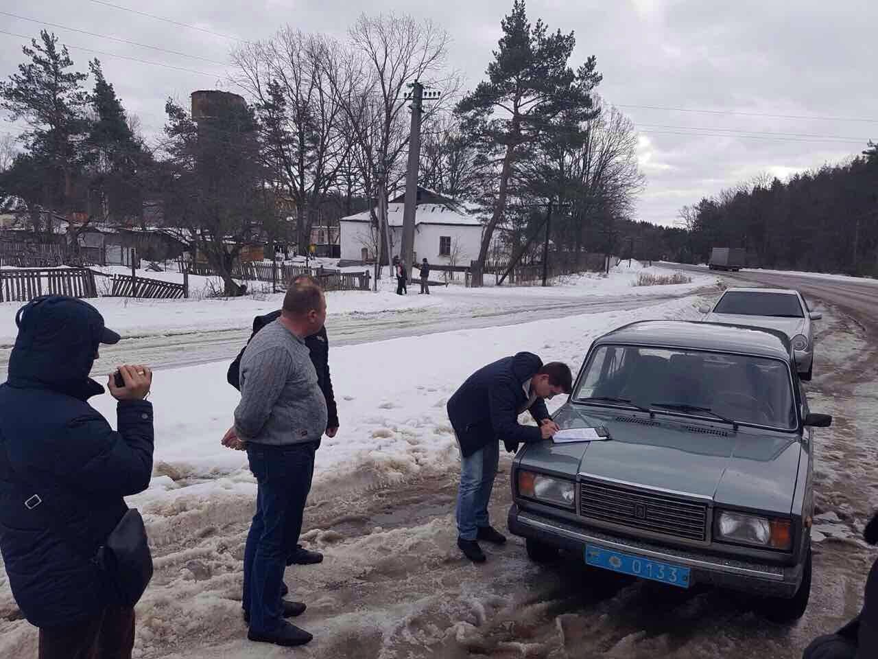 На Житомирщині двоє прокурорів та поліцейський попалися на хабарництві