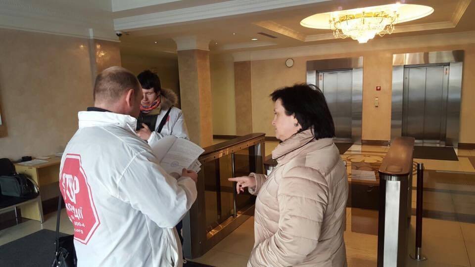 ''СтопКор'' пікетував Вищу раду правосуддя через поновлення на посаді судді Ємельянова