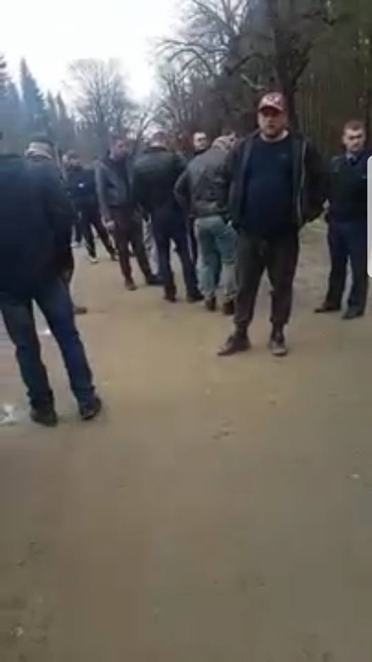 ''СтопКор'' оприлюднив фото нападників на активіста Миколу Петіченка