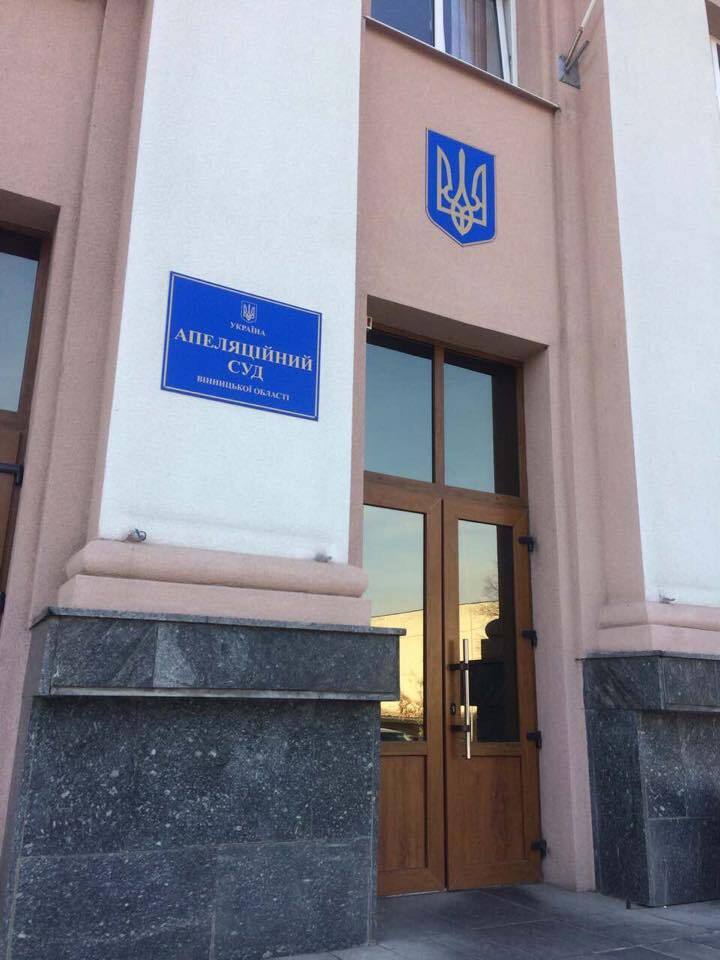 Активісти ''Стоп корупції'' вийшли на підтримку правоохоронця, якого звинувачують у побитті неповнолітнього