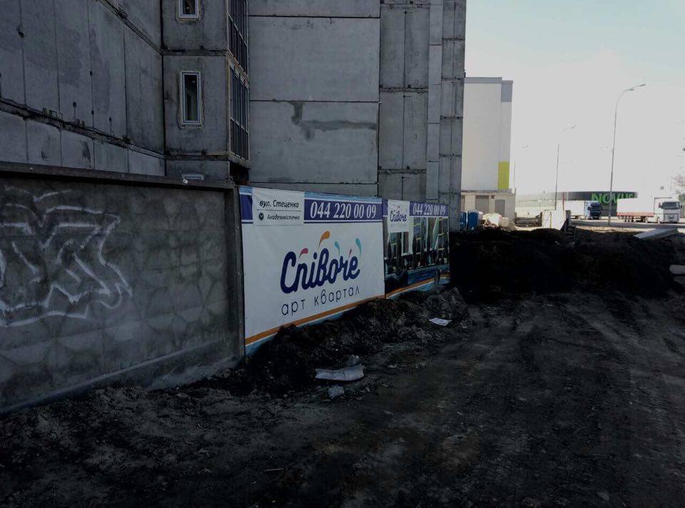 ''СтопКор'' дізнався, хто замовляє пісок на нелегальній точці на проспекті Ватутіна у Києві