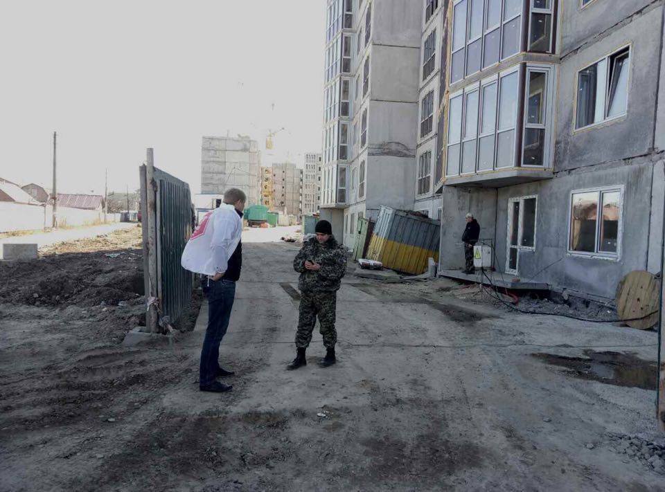 ''СтопКор'' дізнався, хто замовляє пісок на нелегальній точці на проспекті Ватутіна у Києві