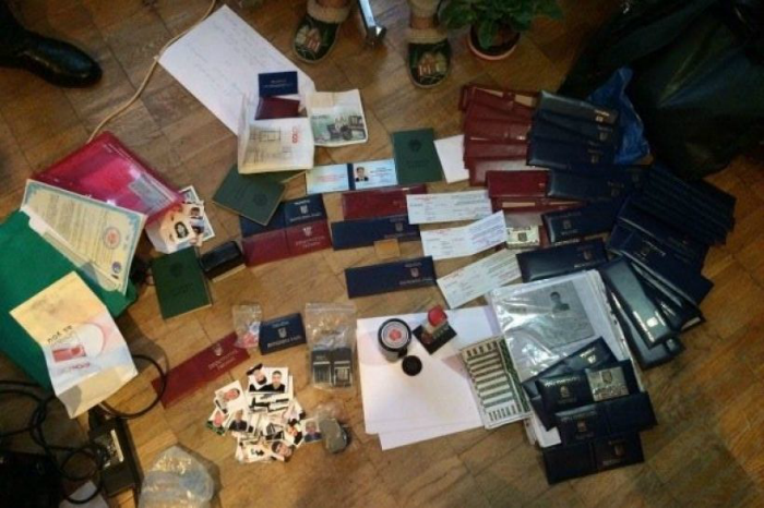 У столиці викрили банду поліцейських-перевертнів