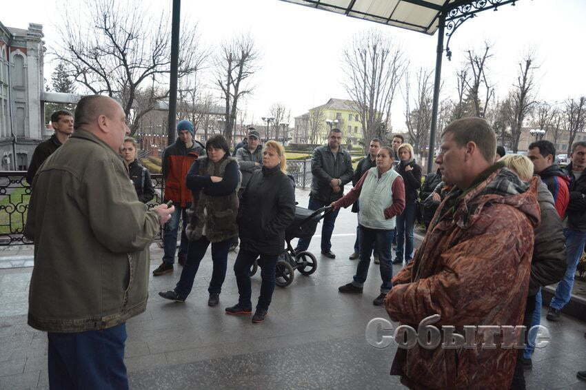 Сотні голодних заводчан влаштували мітинг в окупованому Алчевську через затримку зарплат