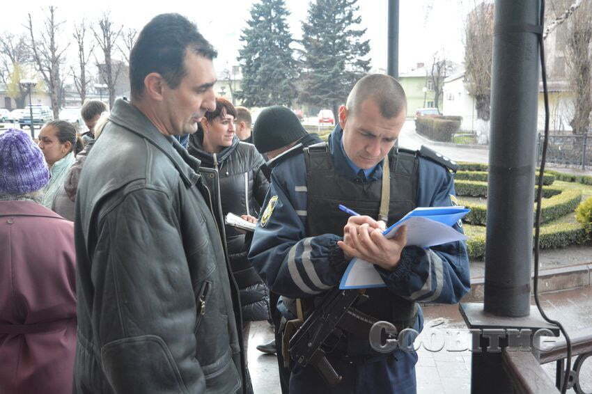 Сотні голодних заводчан влаштували мітинг в окупованому Алчевську через затримку зарплат