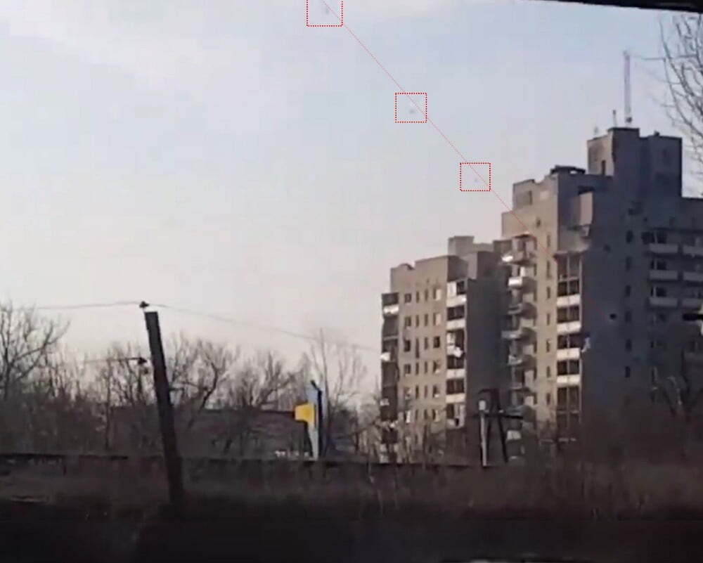 Bellingcat показав, як російські військові завдали артилерійського удару по дев'ятиповерхівці в Авдіївці