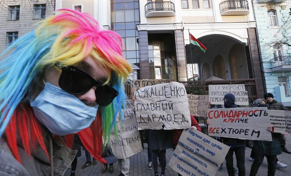 Акція на підтримку Білорусі в Києві: близько 50 активістів прийшли підтримати протестуючих