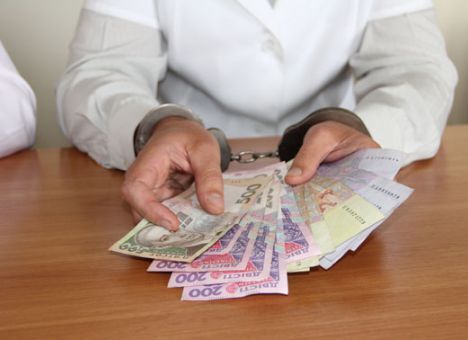 У Харкові лікар систематично вимагав багатотисячні хабарі у пацієнтів