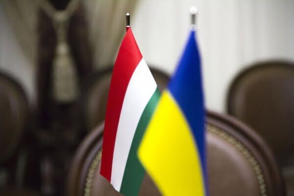 Угорці в Україні зажадали подвійне громадянство