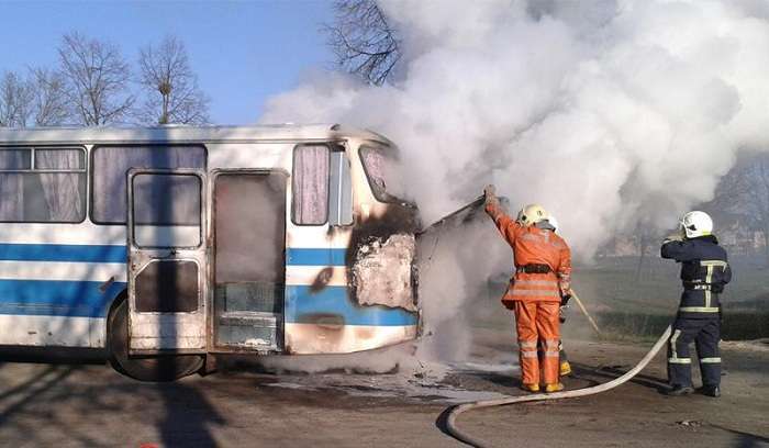 На Рівненщині в дорозі загорівся пасажирський автобус