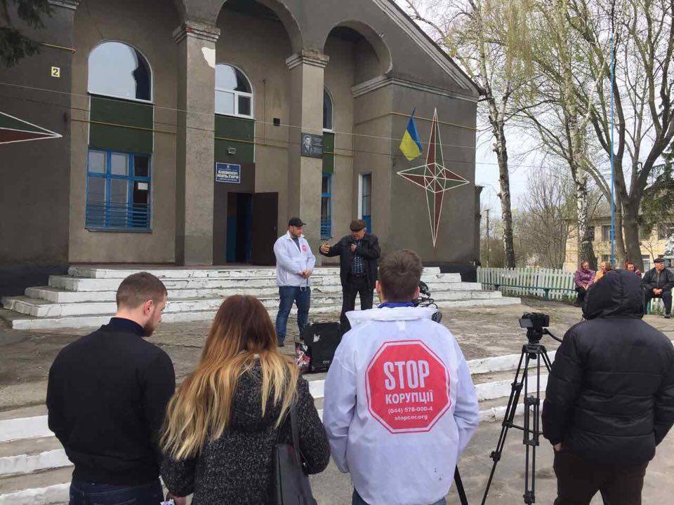 ''СтопКор'' підтримав масштабну акцію жителів Київщини через земельну кабалу місцевих агрофірм