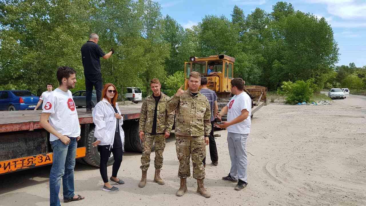 ''СтопКор'' домігся вивозу техніки з незаконної піщаної точки на Жуковому острові у Києві