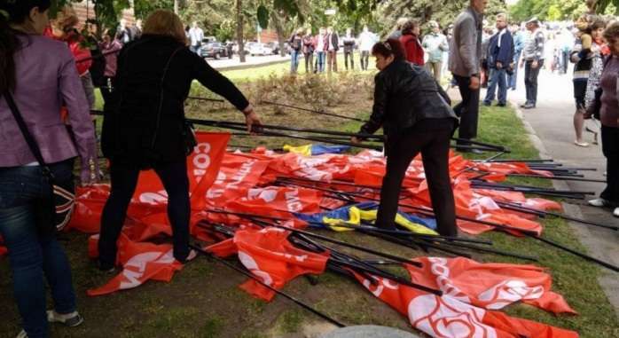 ''Приберіть червоне ганчір'я!'' – у Дніпрі сталася масова бійка АТОвців з соціалістами