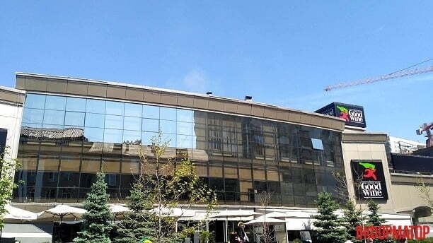 У Києві горить торговий центр: з'явилися перші кадри з місця резонансного інциденту