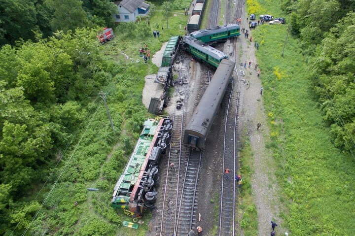 На Хмельниччині понад 200 залізничників працюють над ліквідацією аварії